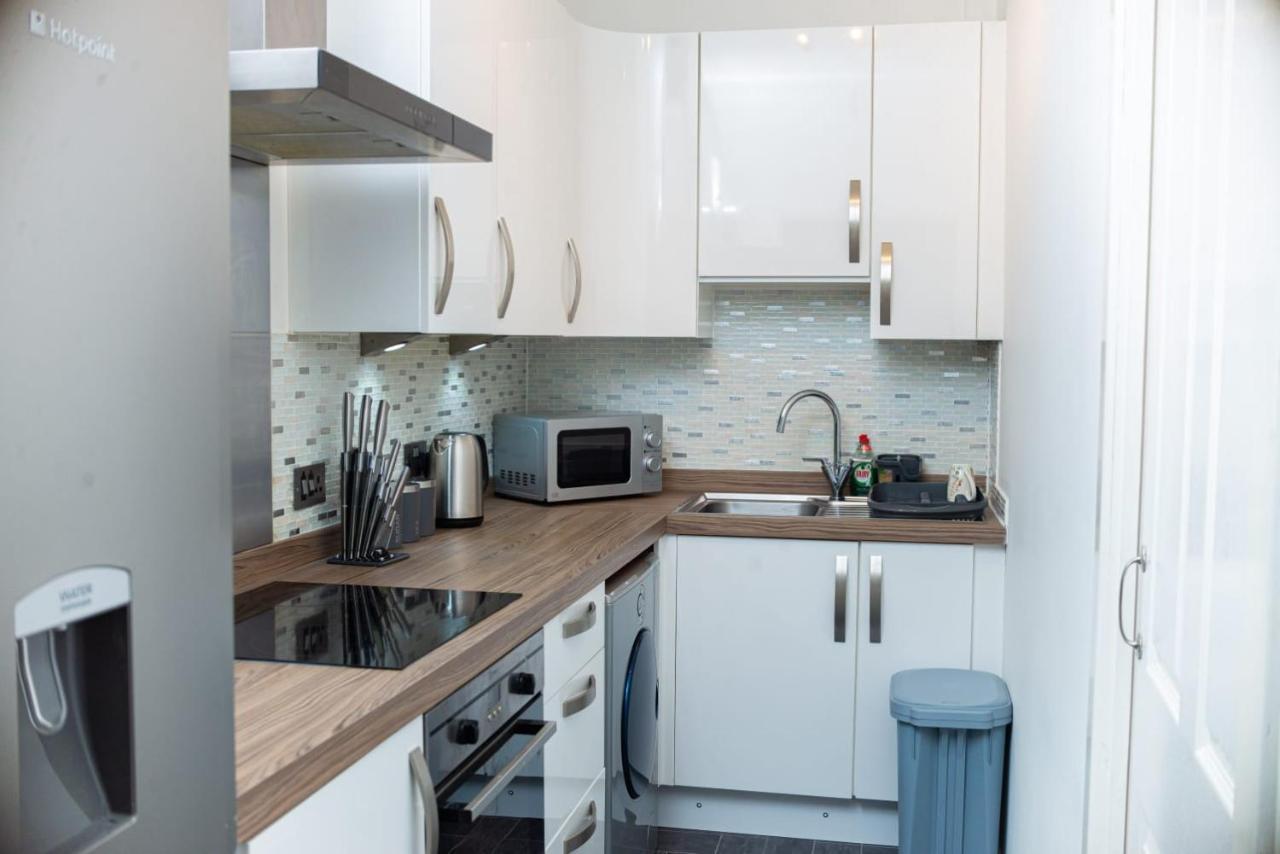 Entire Fabulous 2Bedroom First Floor Flat Located Within Close Proximity To City Centre & University Of Aberdeen With Private Parking Экстерьер фото