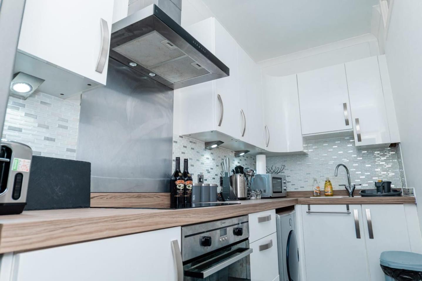 Entire Fabulous 2Bedroom First Floor Flat Located Within Close Proximity To City Centre & University Of Aberdeen With Private Parking Экстерьер фото