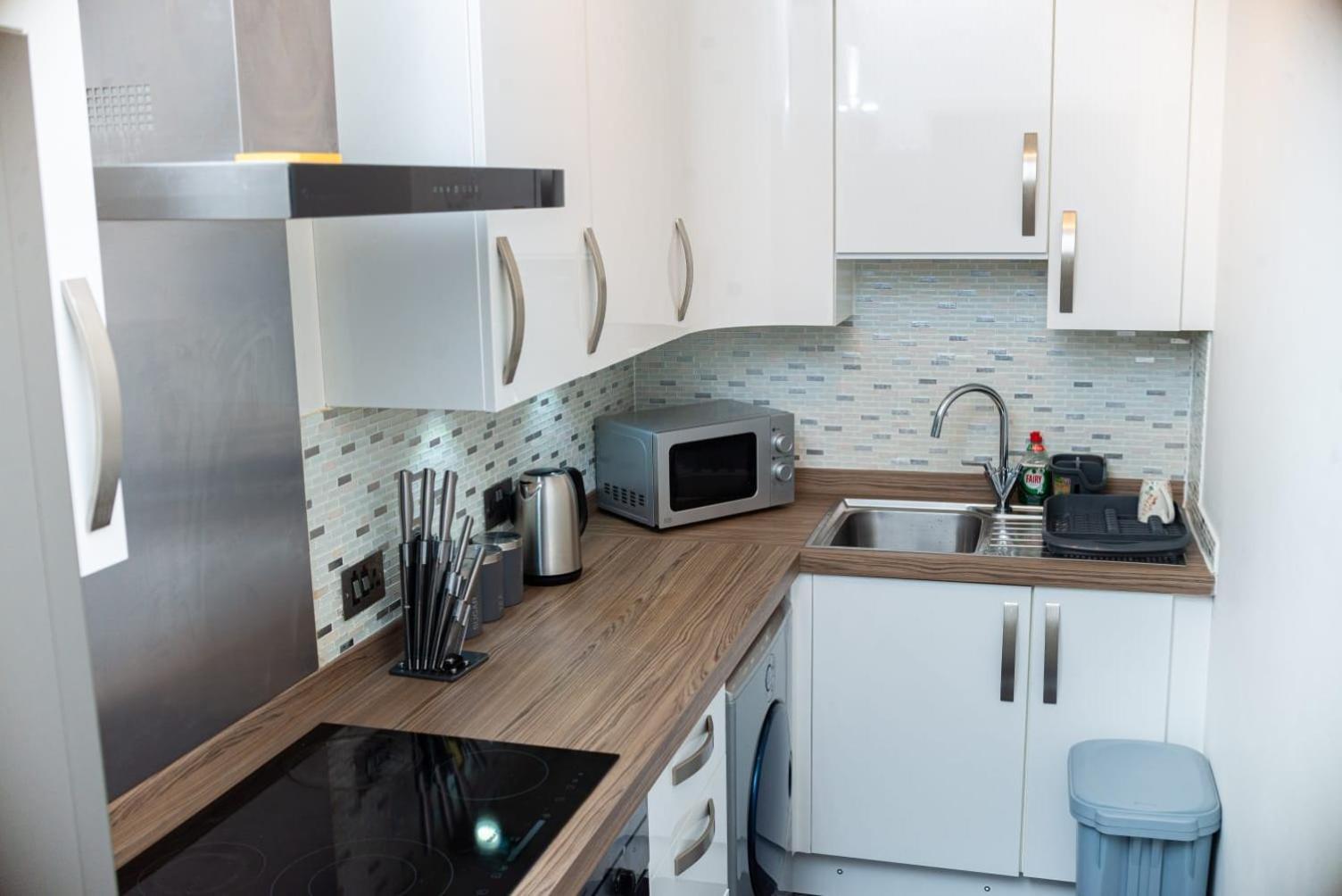 Entire Fabulous 2Bedroom First Floor Flat Located Within Close Proximity To City Centre & University Of Aberdeen With Private Parking Экстерьер фото