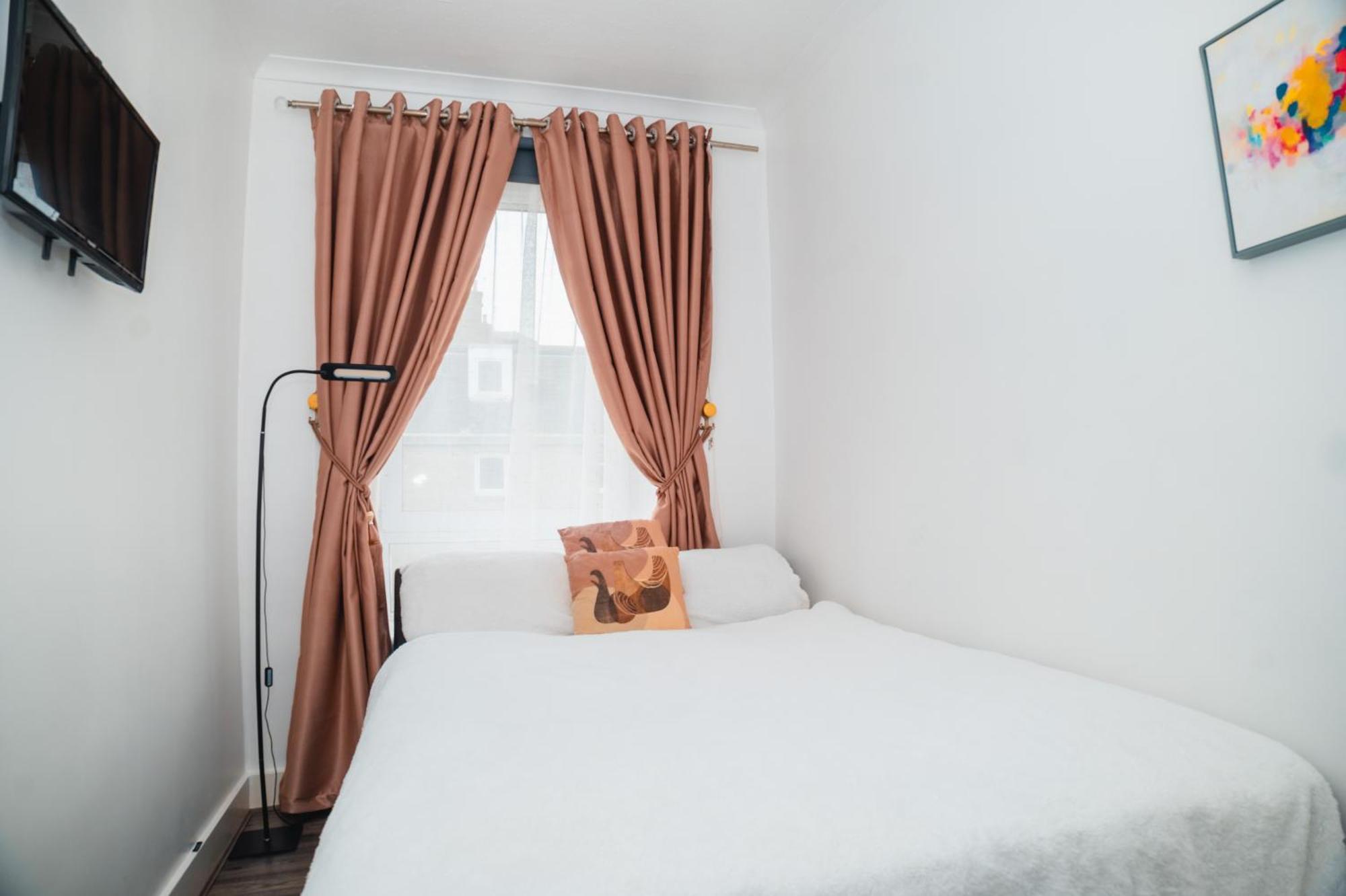Entire Fabulous 2Bedroom First Floor Flat Located Within Close Proximity To City Centre & University Of Aberdeen With Private Parking Экстерьер фото